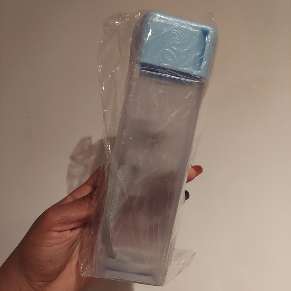 Blue water bottle (ADD ON ITEM) - Picture 2 of 3
